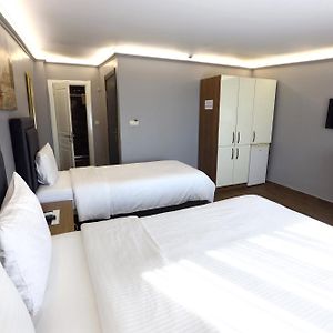 Zendy Suite Hotel